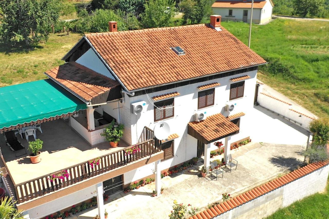 Apartment Mirella For 6 Persons Located In Central Istria Gradinje Экстерьер фото