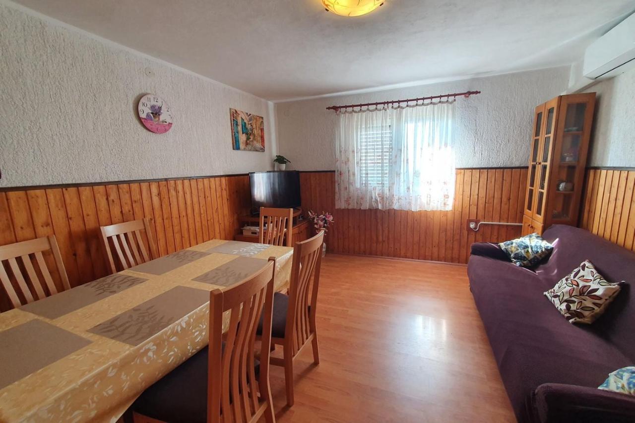 Apartment Mirella For 6 Persons Located In Central Istria Gradinje Экстерьер фото