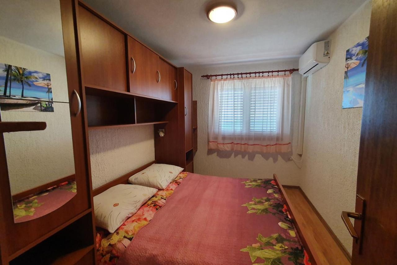 Apartment Mirella For 6 Persons Located In Central Istria Gradinje Экстерьер фото