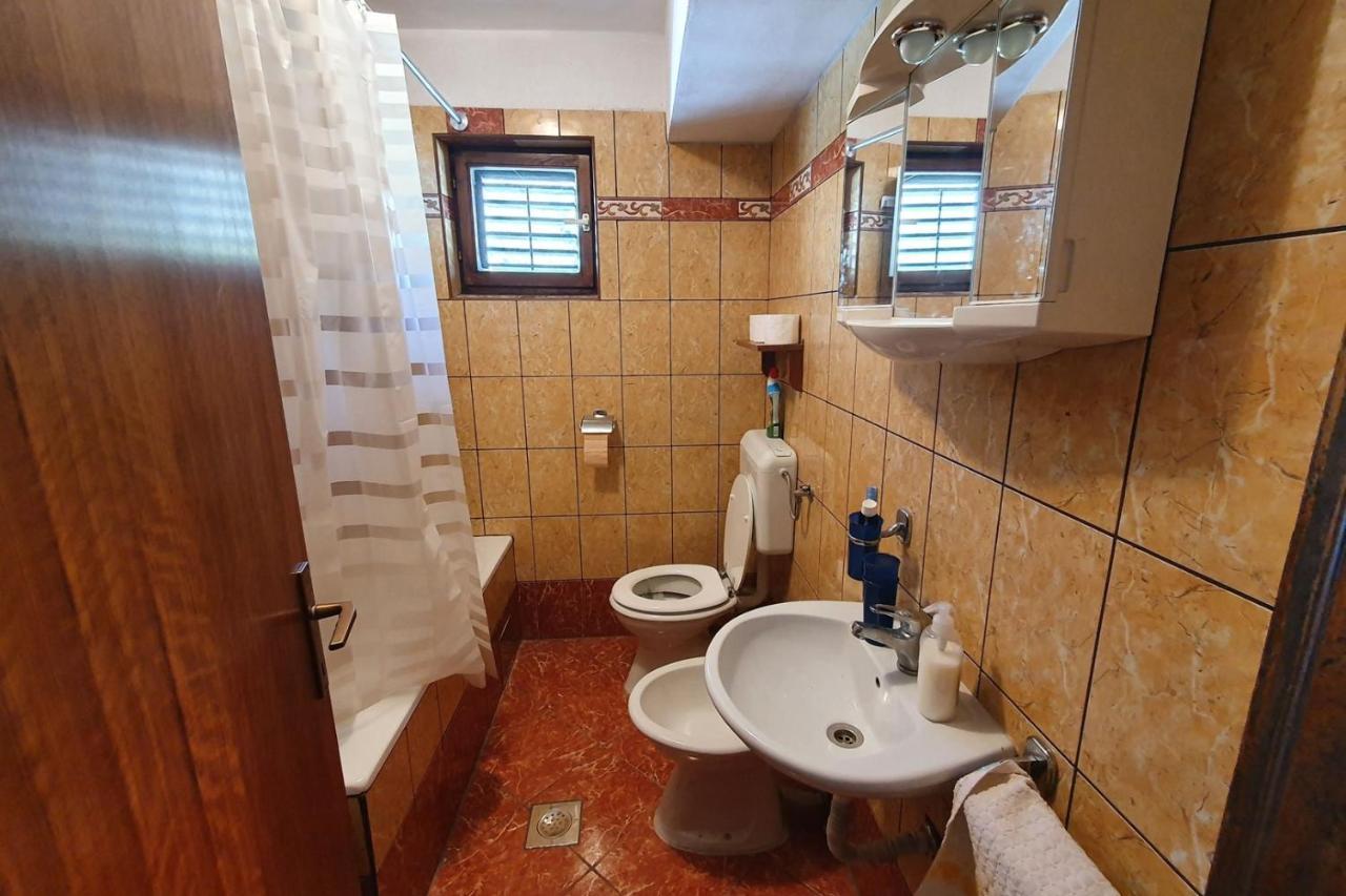 Apartment Mirella For 6 Persons Located In Central Istria Gradinje Экстерьер фото
